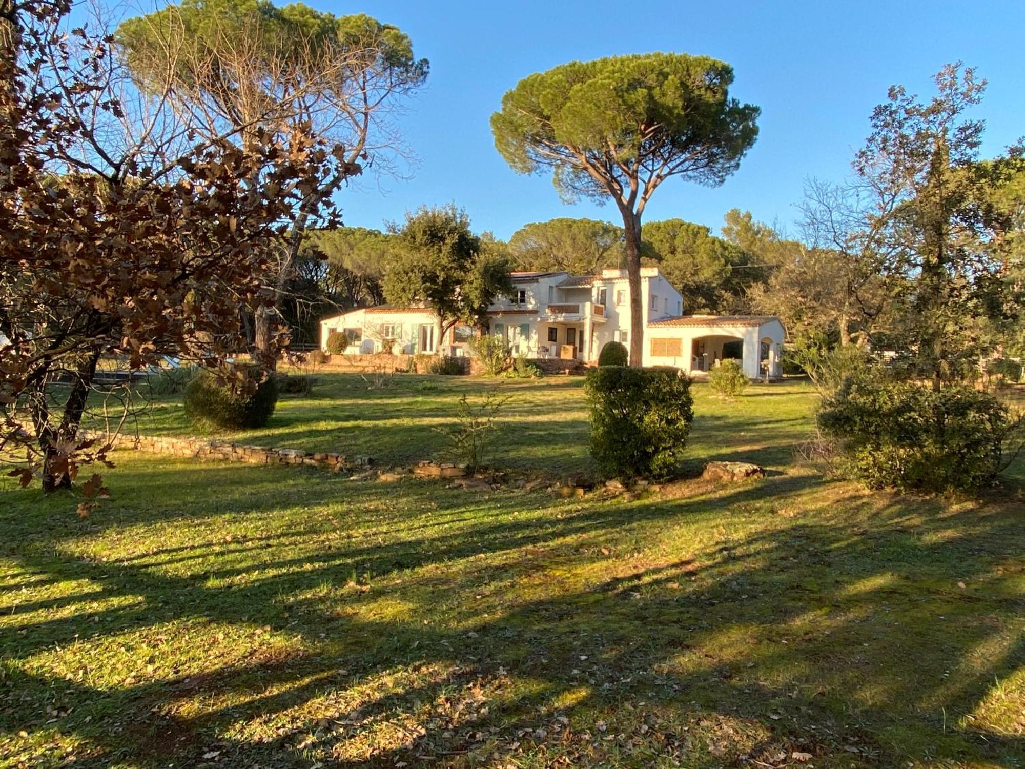 Résidence Gabrielle Le Cannet-des-Maures Extérieur photo