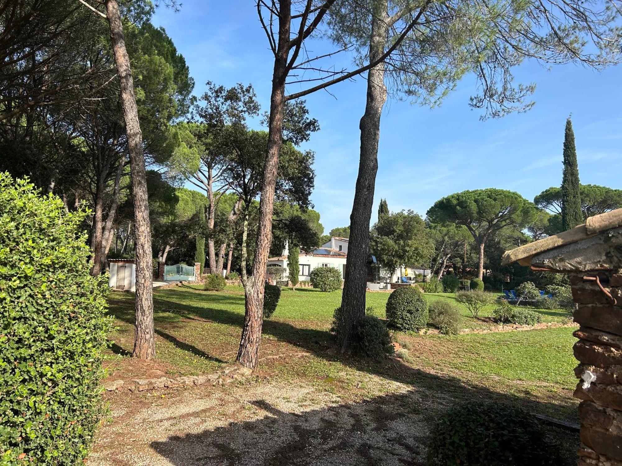 Résidence Gabrielle Le Cannet-des-Maures Extérieur photo